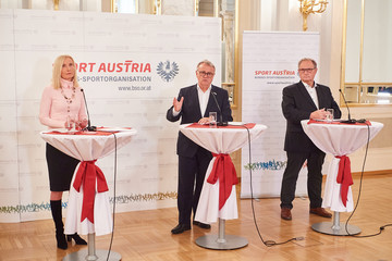 Sport Austria-Präsident Hans Niessl (Mitte) mit ÖSV-Präsidentin Roswitha Stadlober und ÖFB-Präsident Gerhard Milletich. Foto: Sport Austria/Leo Hagen
