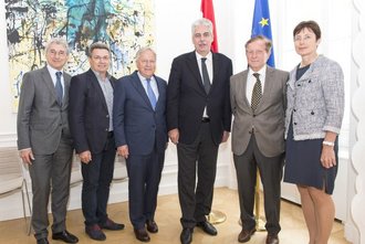 Hochrangige VertreterInnen der BSO (ÖSV-GS Leistner, ASKÖ-Präsident Krist, ÖFB-Präsident Windtner, BSO-Präsident Kocher und SPORTUNION-Vizepräsidentin Steinacker; v.l.n.r.) bei Finanzminister Schelling.