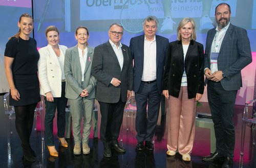 Barbara Schett (Turnierbotschafterin Upper Austria Ladies Linz), Susanne Raab (Bundesministerin für Frauen, Familie, Jugend und Integration), Sandra Reichel (Turnierdirektorin Upper Austria Ladies Linz), Hans Niessl (Präsident Sport Austria), Werner Kogler (Vize-Kanzler und Bundesminister für Sport, Kunst, Kultur und öffentlicher Dienst), Micky Lawler (Präsidentin der Damentennisprofiorganisation WTA) und Jürgen Roth (Vize-Präsident des Österreichischen Tennisverband ÖTV), v.l.n.r. Foto: Cityfoto.at